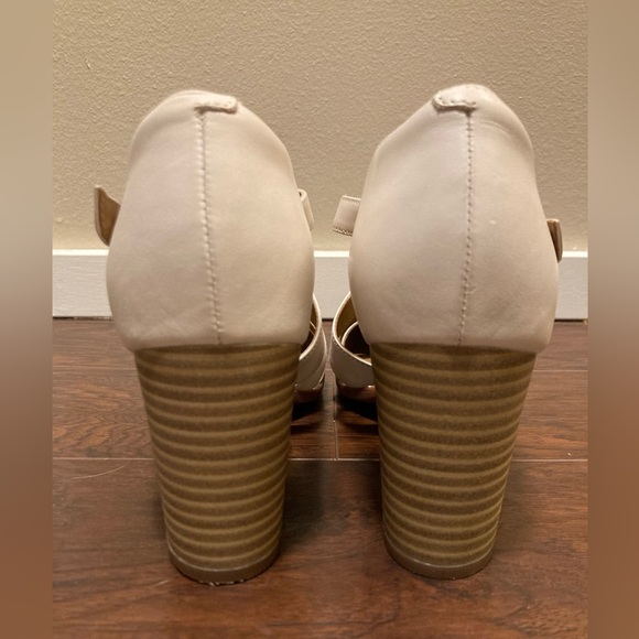Clarks Cream High-heeled Sandal - Picture 5 of 6